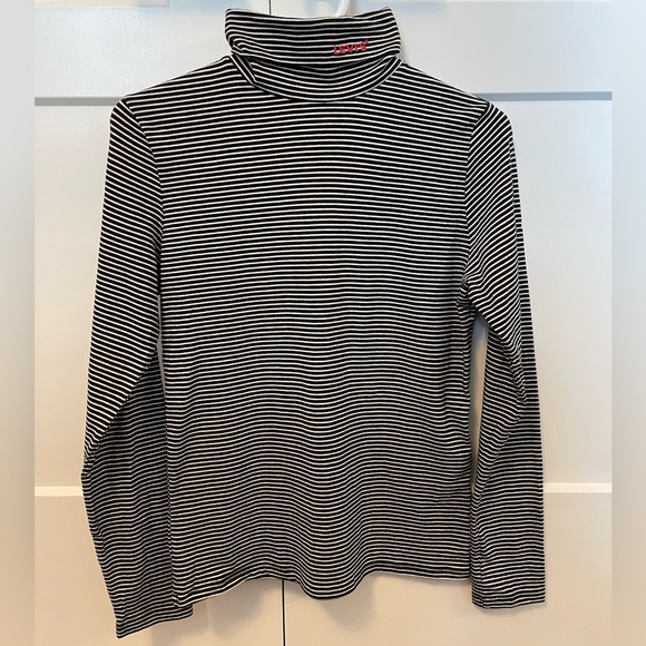 Levi’s Turtleneck - Picture 1 of 3